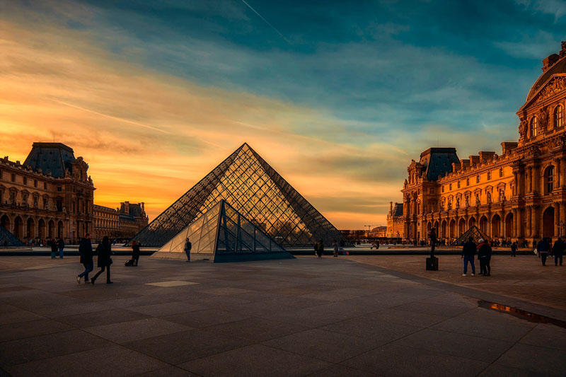 Evening louvre