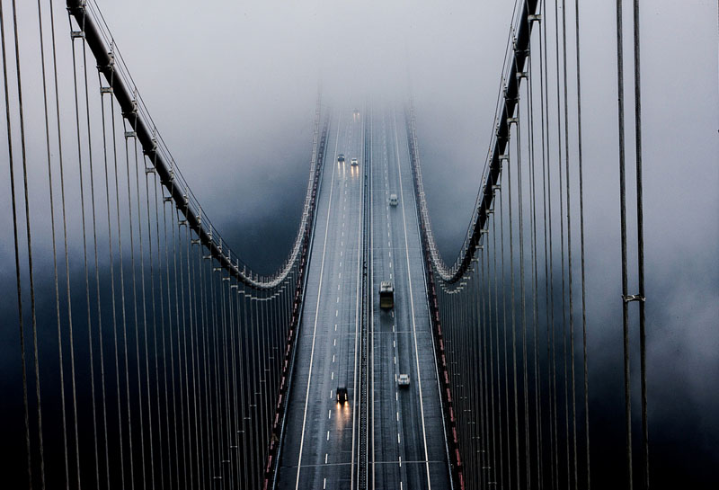 Turn into a thoroughfare