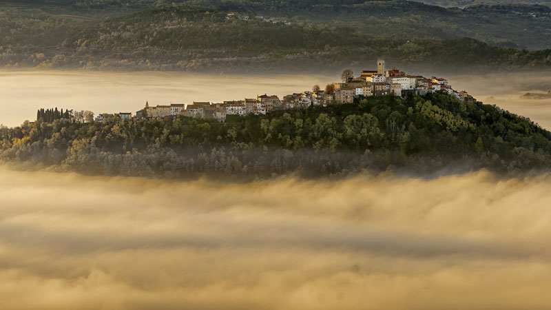 2409 croatian village morning