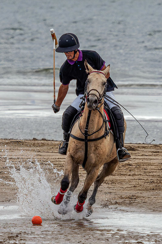 Polo sur la plage